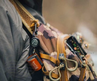 Porte canne Smith Creek rod clip™ + Green avec Zinger | PLC-PECHE.FR